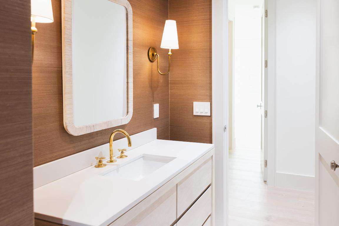 FIRST FAIRWAY COND II - Residential