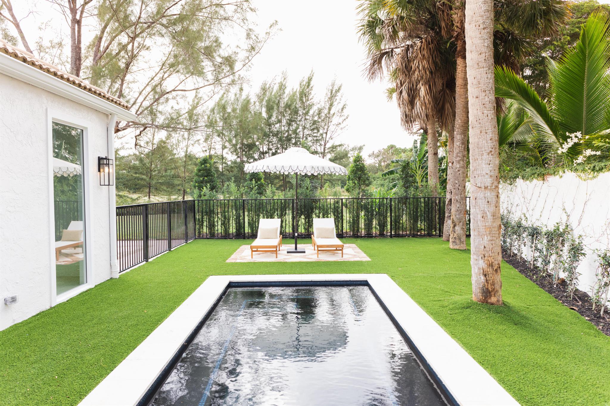 FIRST FAIRWAY COND II - Residential