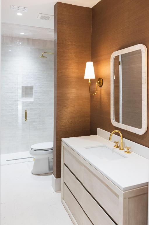 FIRST FAIRWAY COND II - Residential