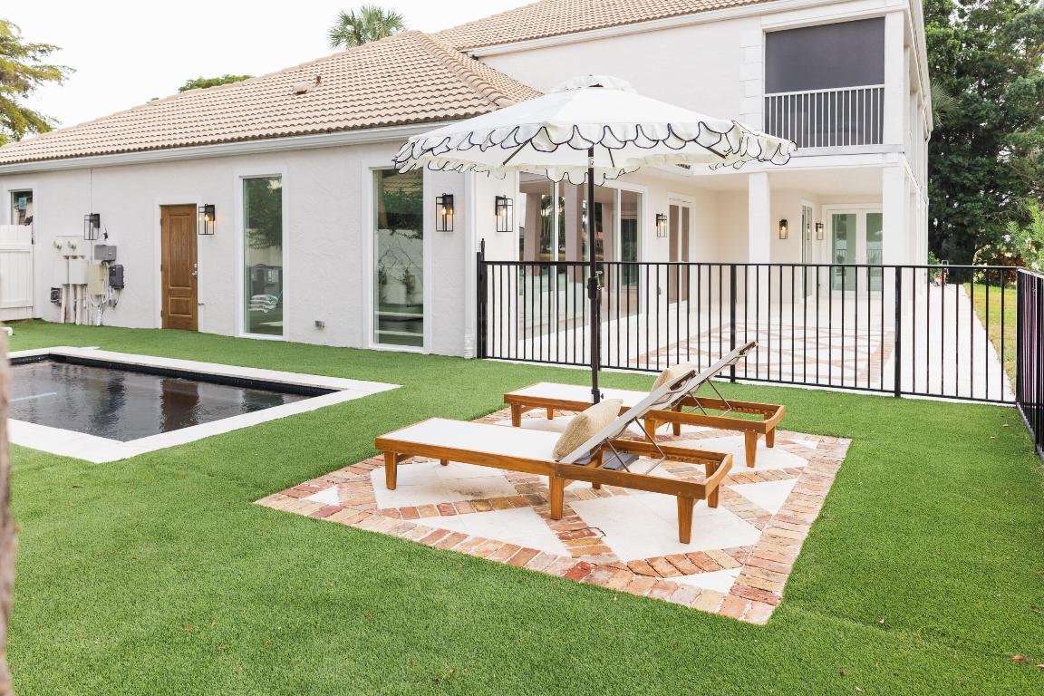 FIRST FAIRWAY COND II - Residential