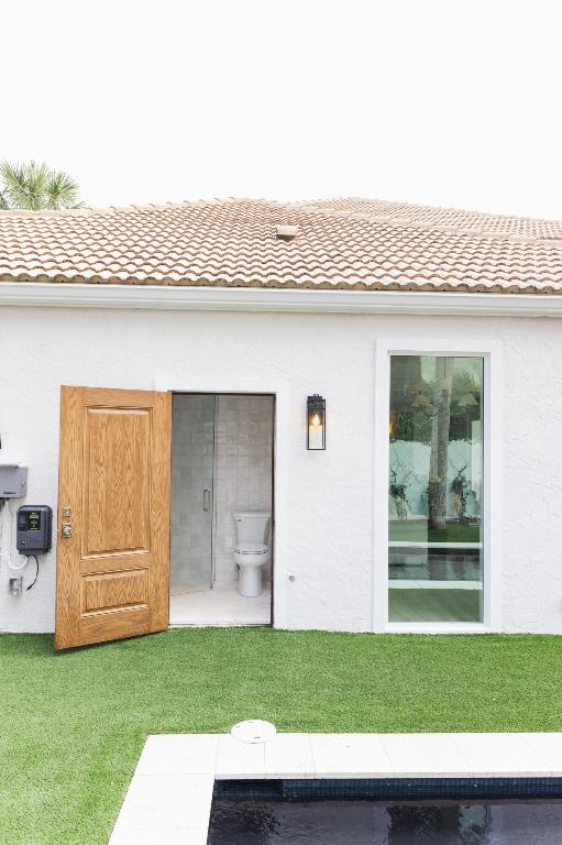 FIRST FAIRWAY COND II - Residential