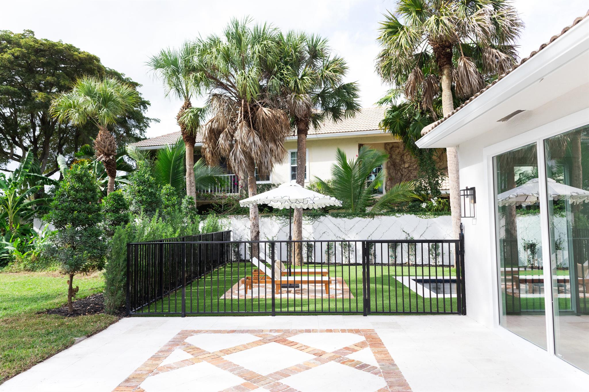 FIRST FAIRWAY COND II - Residential