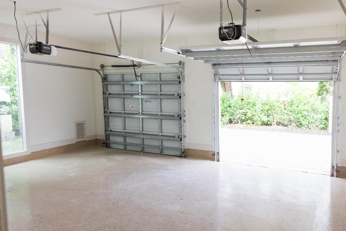 FIRST FAIRWAY COND II - Residential