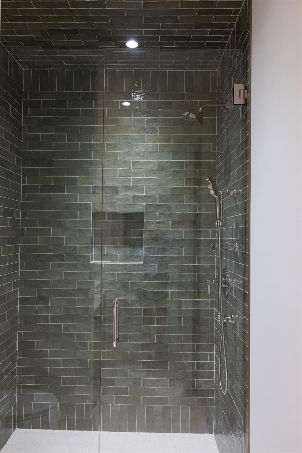 FIRST FAIRWAY COND II - Residential