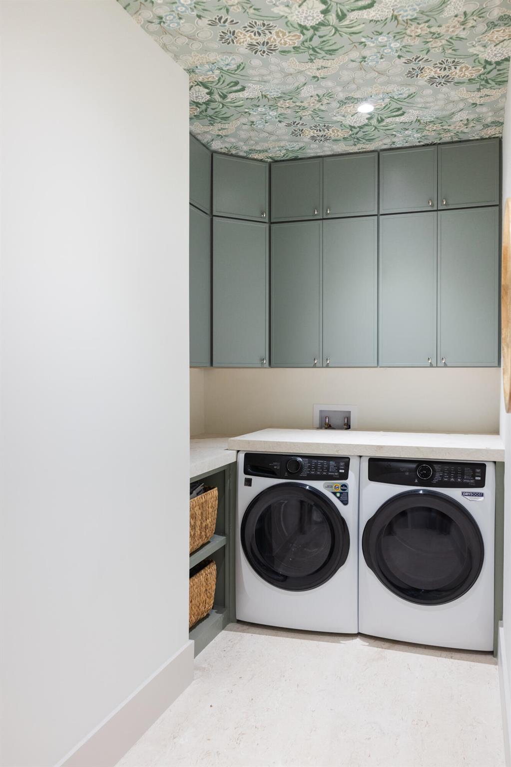 FIRST FAIRWAY COND II - Residential