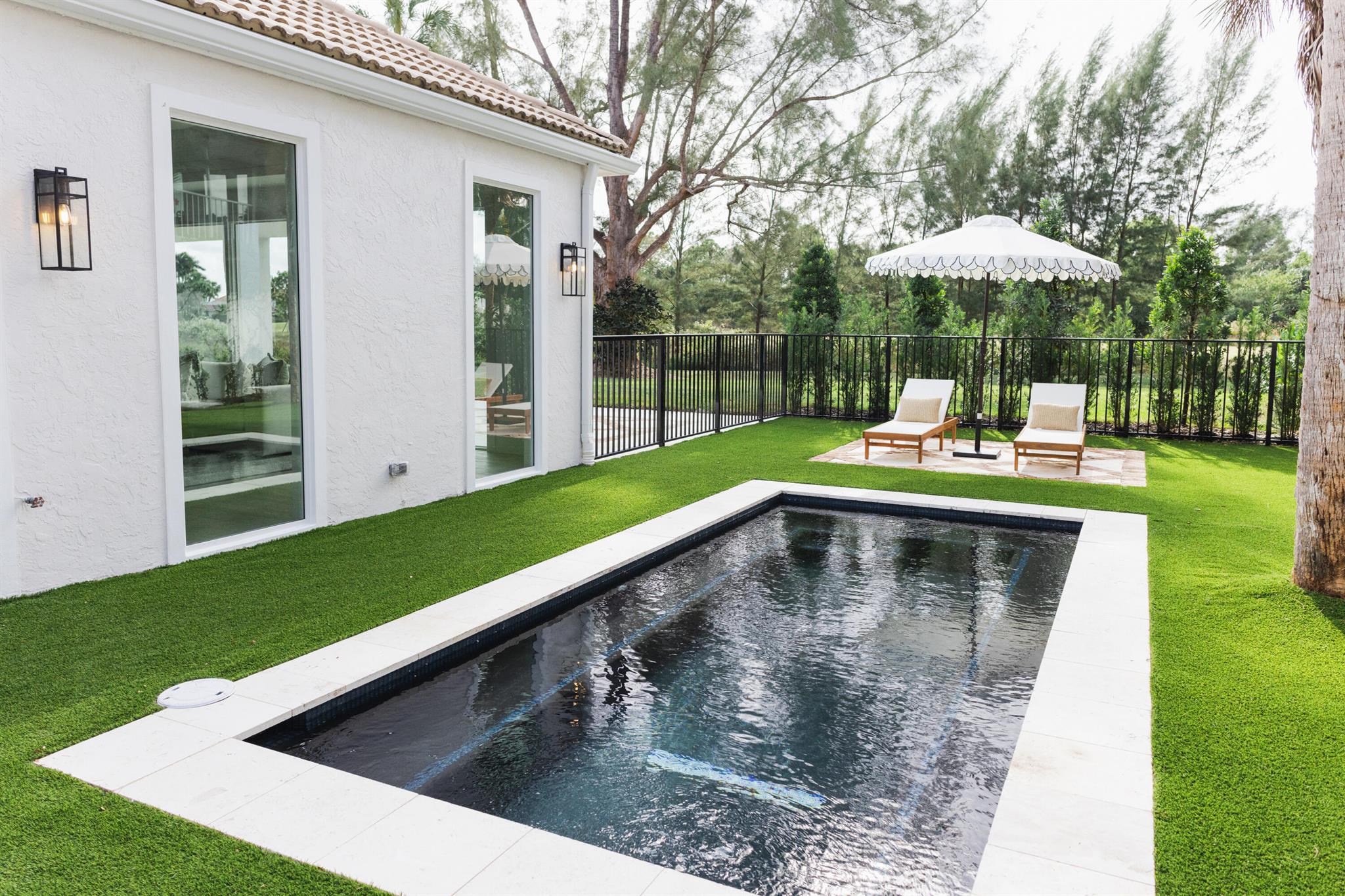 FIRST FAIRWAY COND II - Residential