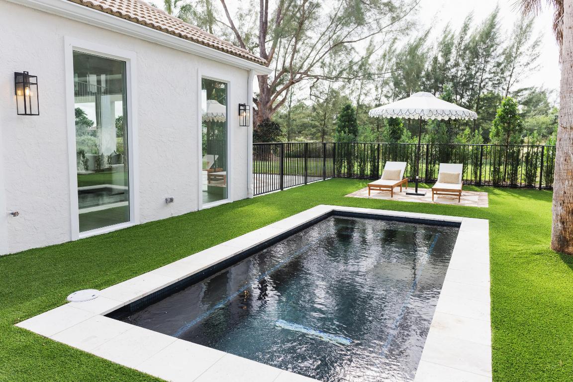 FIRST FAIRWAY COND II - Residential