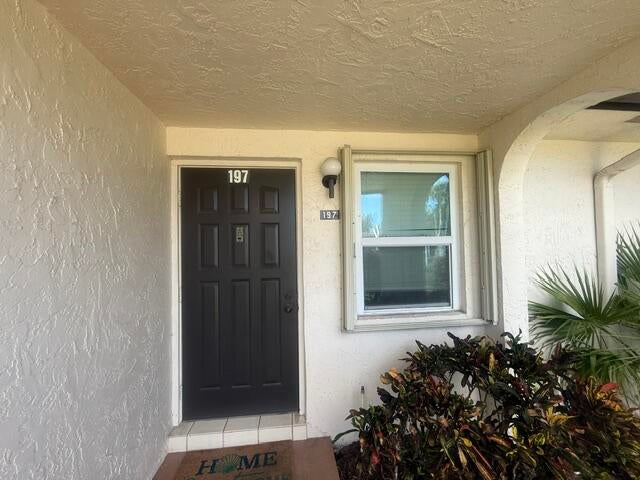 197 Lake Susan Lane, West Palm Beach FL 33411