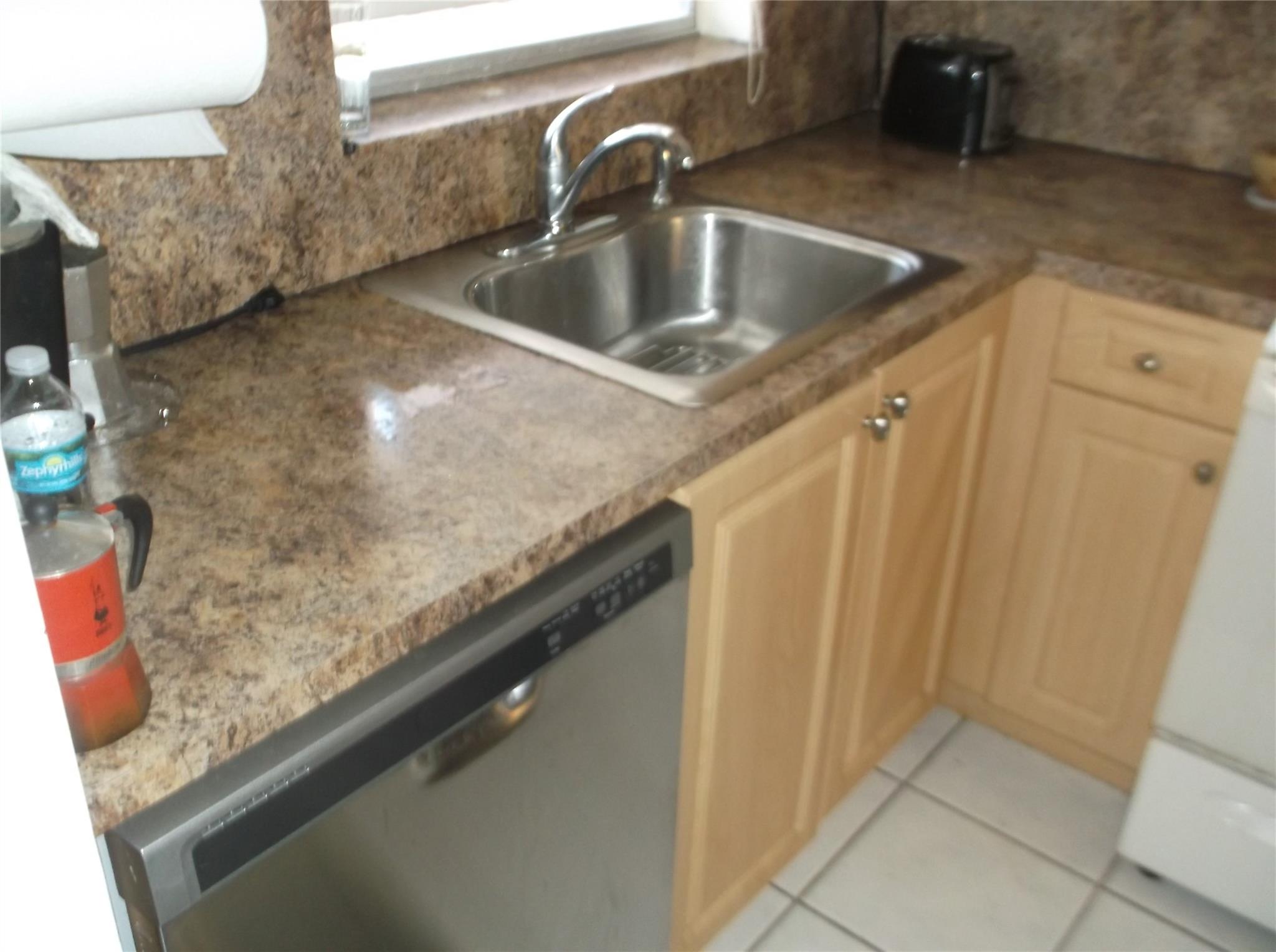LOVELY 2 BEDROOM 2 BATH CONDO IN FABULOUS SUNRISE LAKES PHASE 3. ALL THE PLEASURES OF A GOLF CLUB COMMUNITY WITHOUT THE COUNTRY CLUB DUES. THERE ARE SEVERAL POOLS INCLUDING AN INDO POOL. CLUB JOUSE FEATURES INDOOR POOL,SPA,BILLIARDS,INDOOR RACQUETBALL,MOVIES,SHOWS AND MUCH MORE. CONDO ASSOCIATION HAS INCOME AND CREDIT REQUIREMENTS. CHECK WITH YOUR REALTOR OR THE ASSOICATION OFFICE. LOCATED IN THE MAIN CLUBHOUSE. THIS UNIT HAS A NEW REFRIGERATOR,DISHWASHER AND A/C UNIT. TILE FLOORS IN THE KITCHEN LIVING ROOM AND DINING ROOM. LAMINATE FLOORS IN THE BEDROOMS.