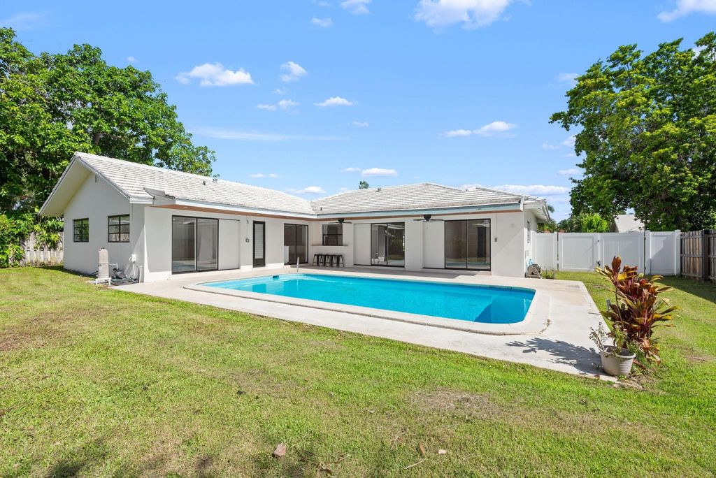 Photo of 1000 NW 4th Street, Boca Raton, FL 33486 (MLS # F10507413)