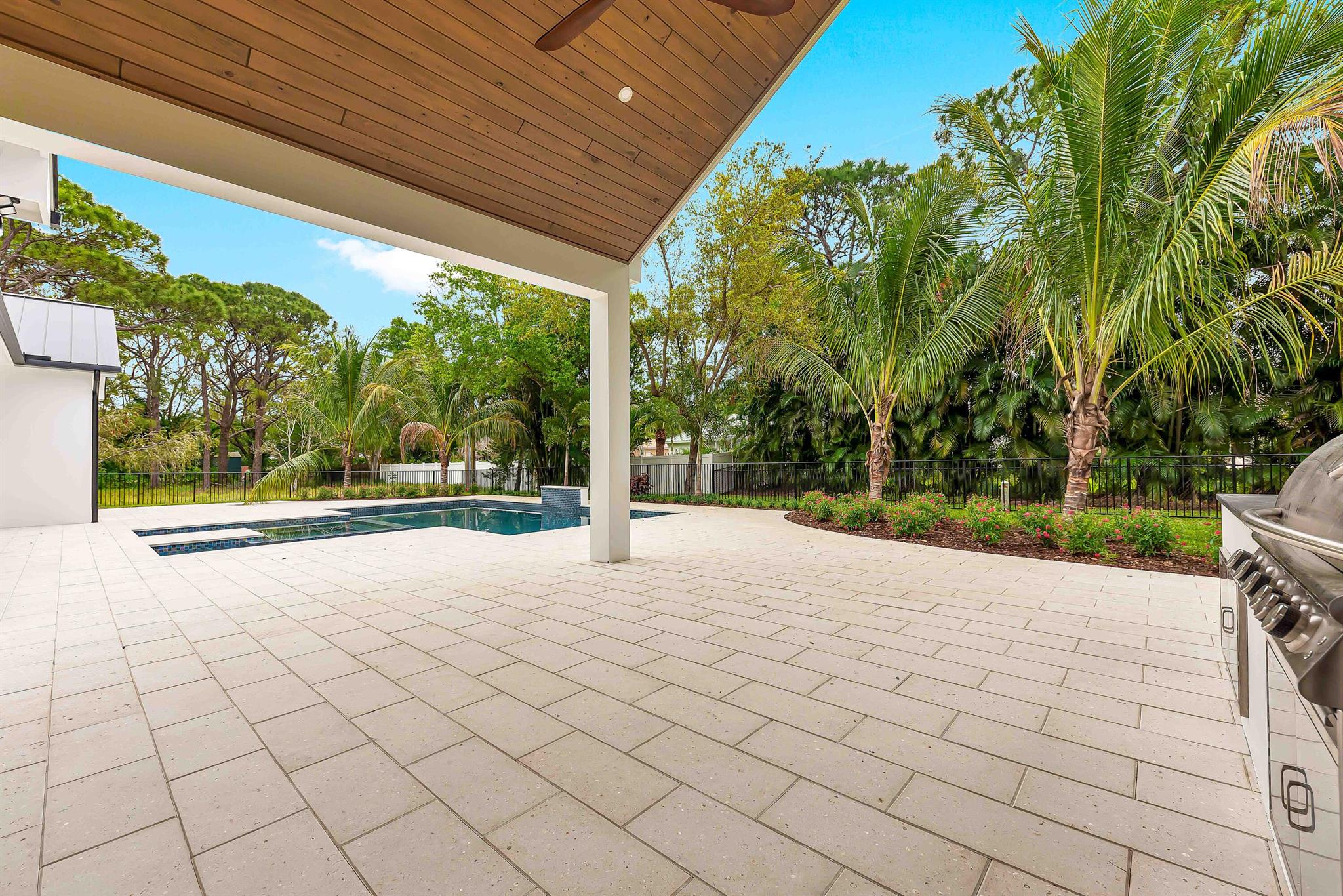 PENNOCK POINT - Residential