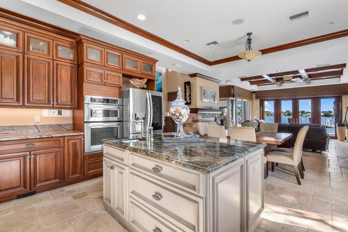 LAKESIDE POINT - Residential