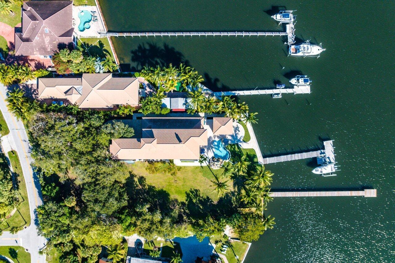 LAKESIDE POINT - Residential