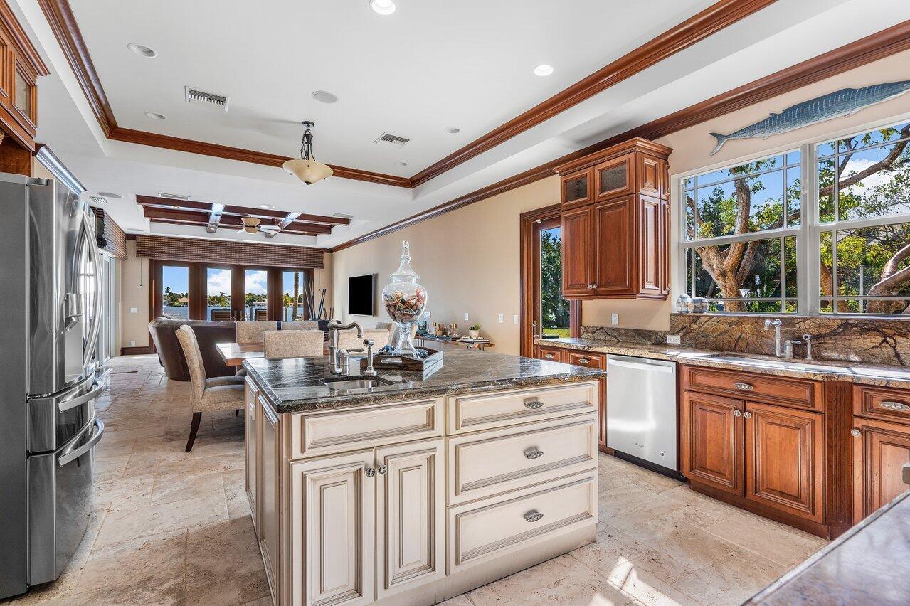 LAKESIDE POINT - Residential