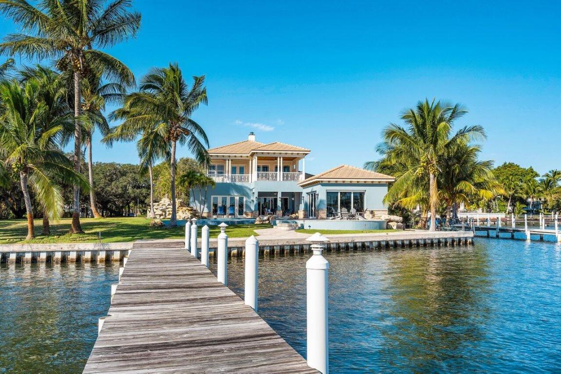 LAKESIDE POINT - Residential