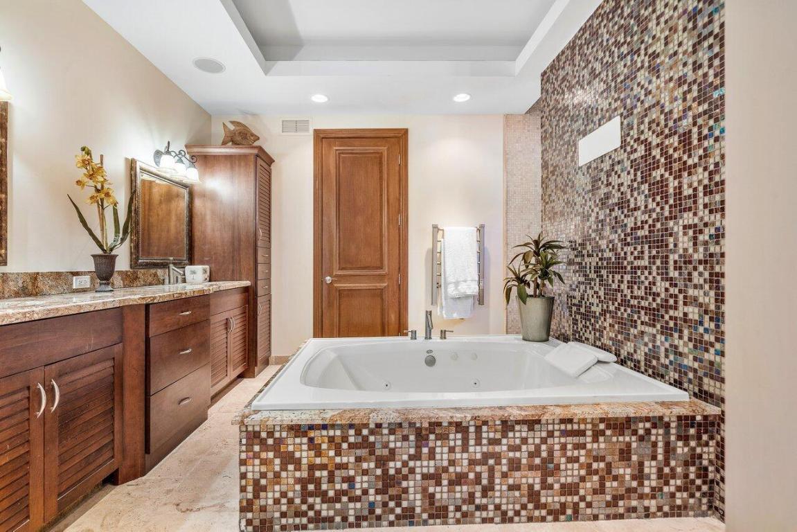 LAKESIDE POINT - Residential