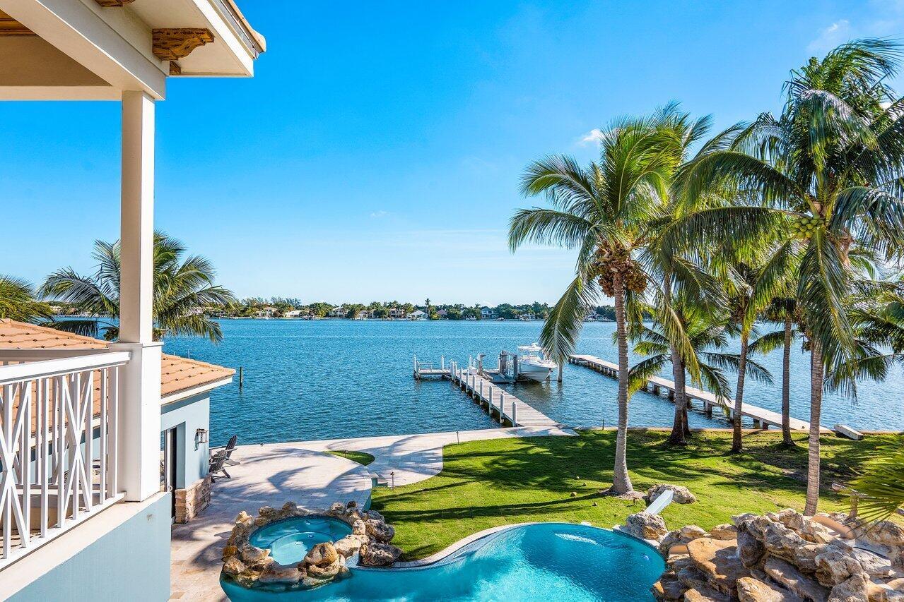 LAKESIDE POINT - Residential