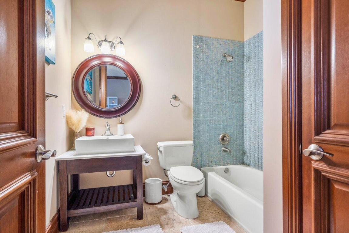 LAKESIDE POINT - Residential