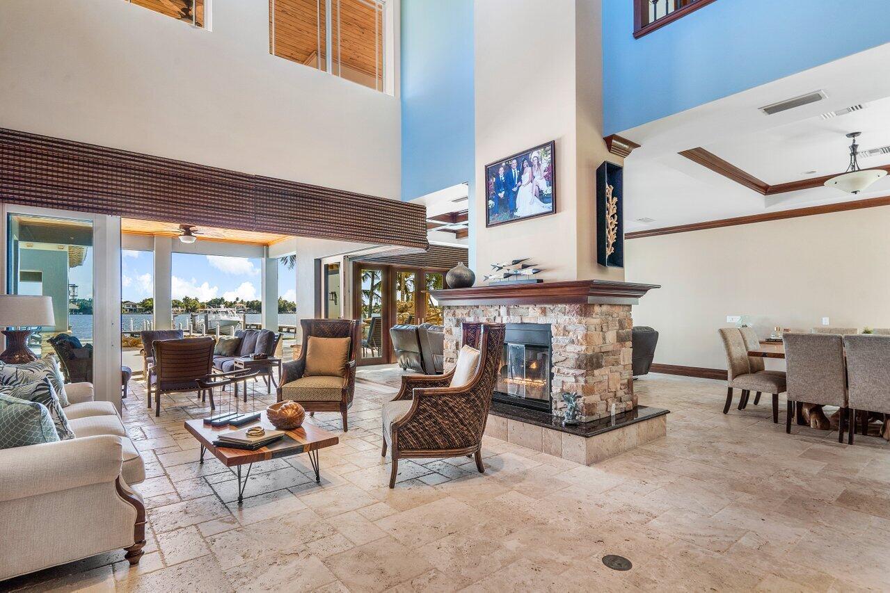 LAKESIDE POINT - Residential