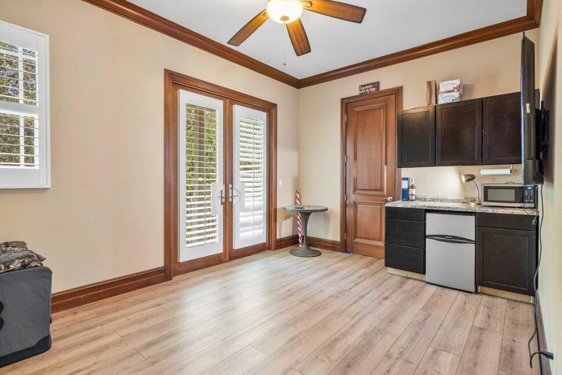 LAKESIDE POINT - Residential