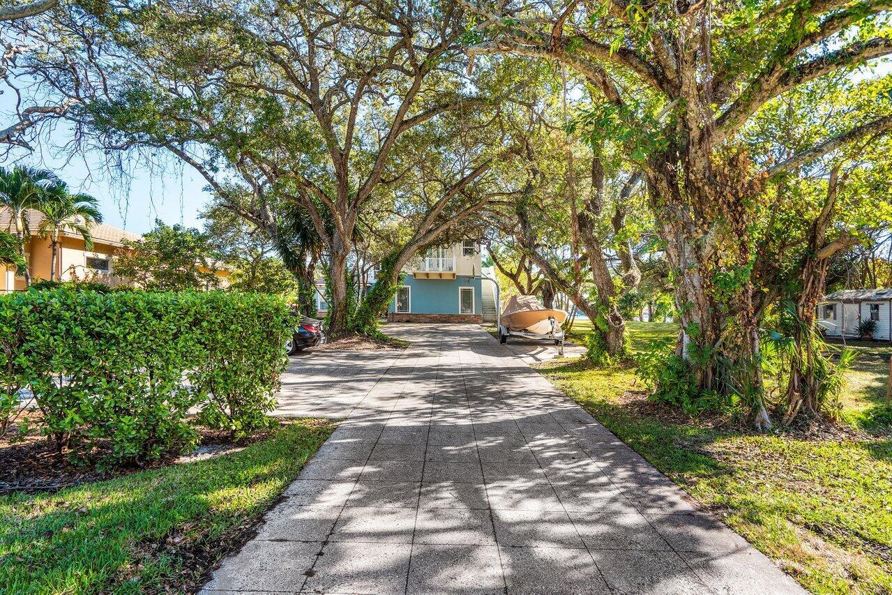 LAKESIDE POINT - Residential