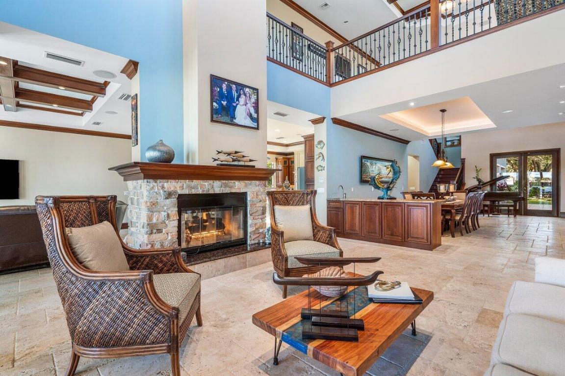 LAKESIDE POINT - Residential