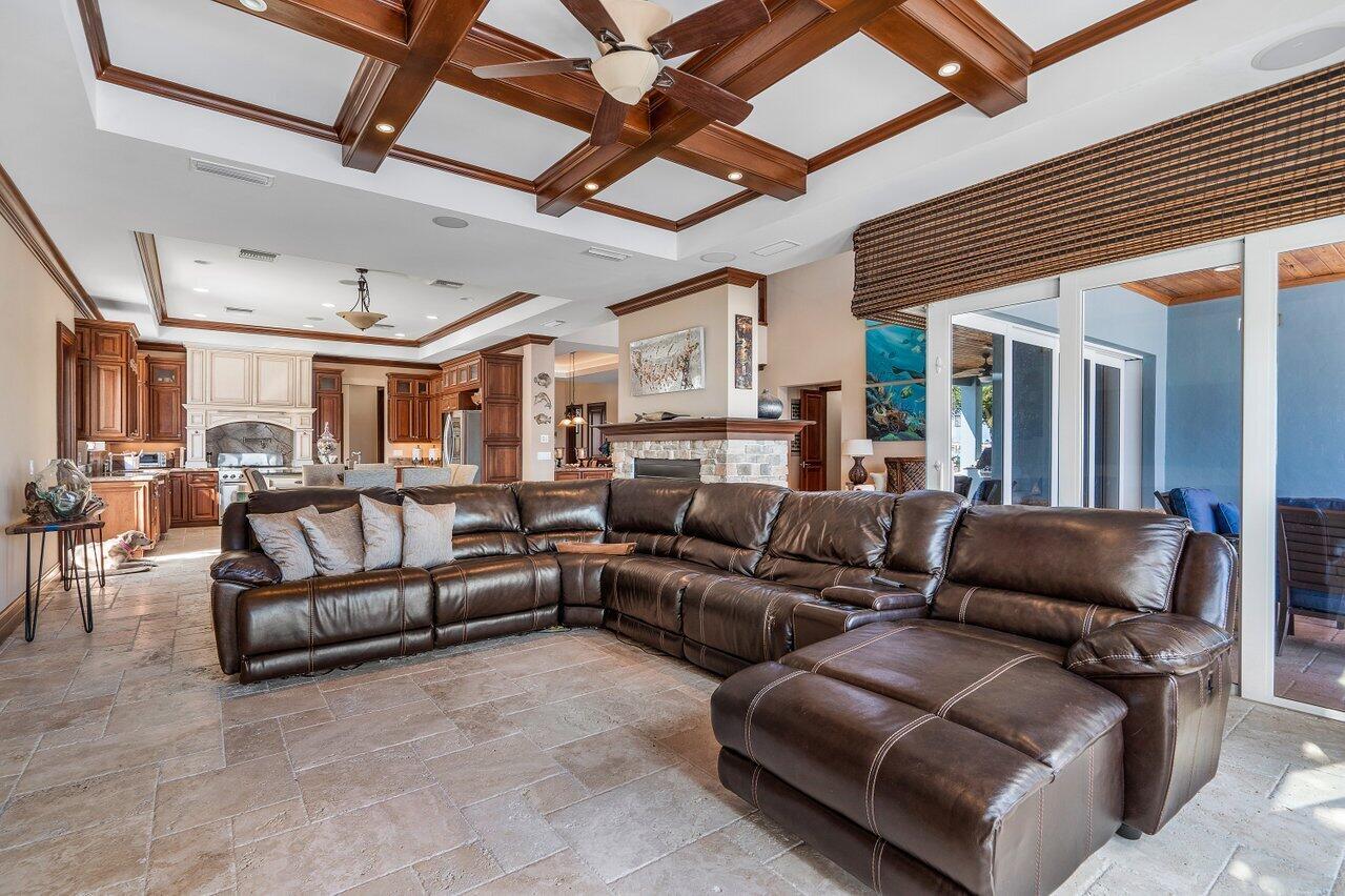 LAKESIDE POINT - Residential