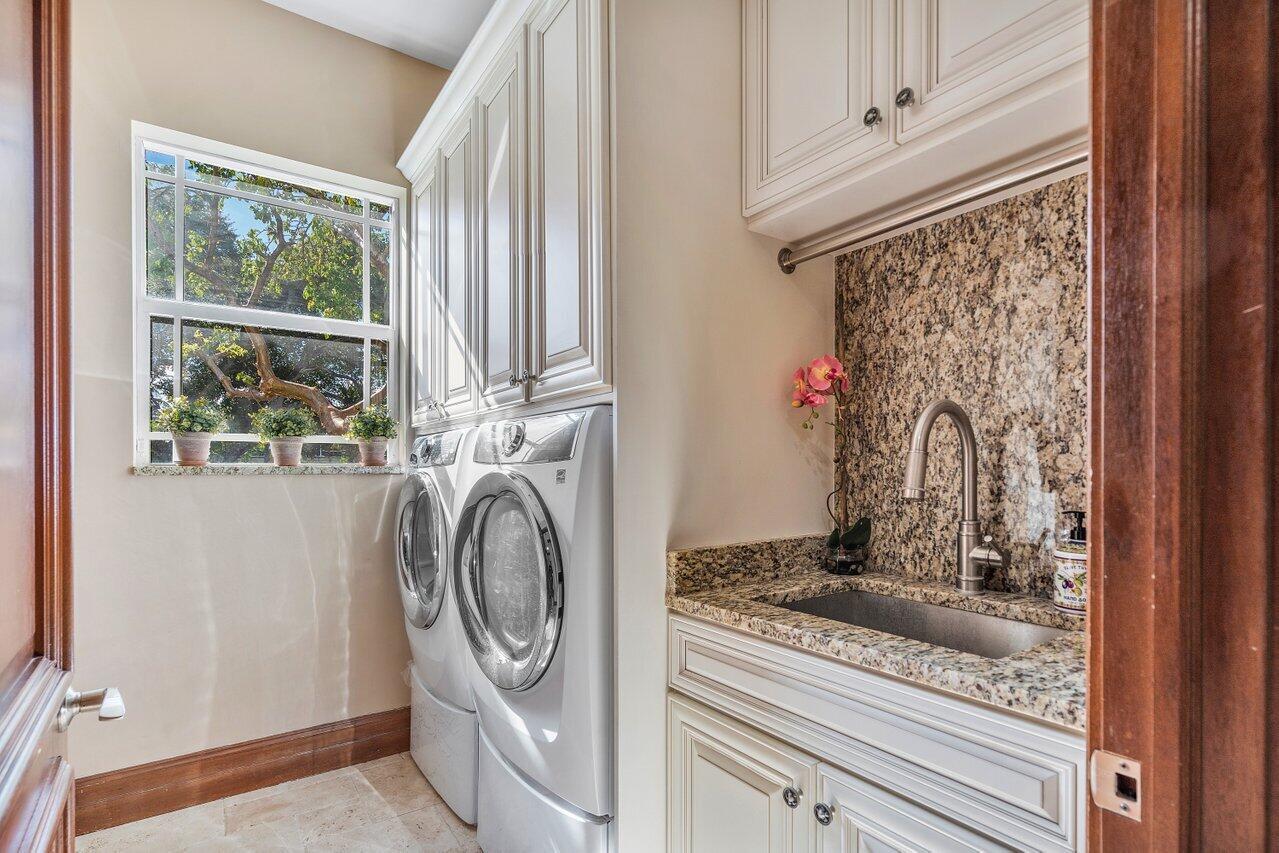 LAKESIDE POINT - Residential