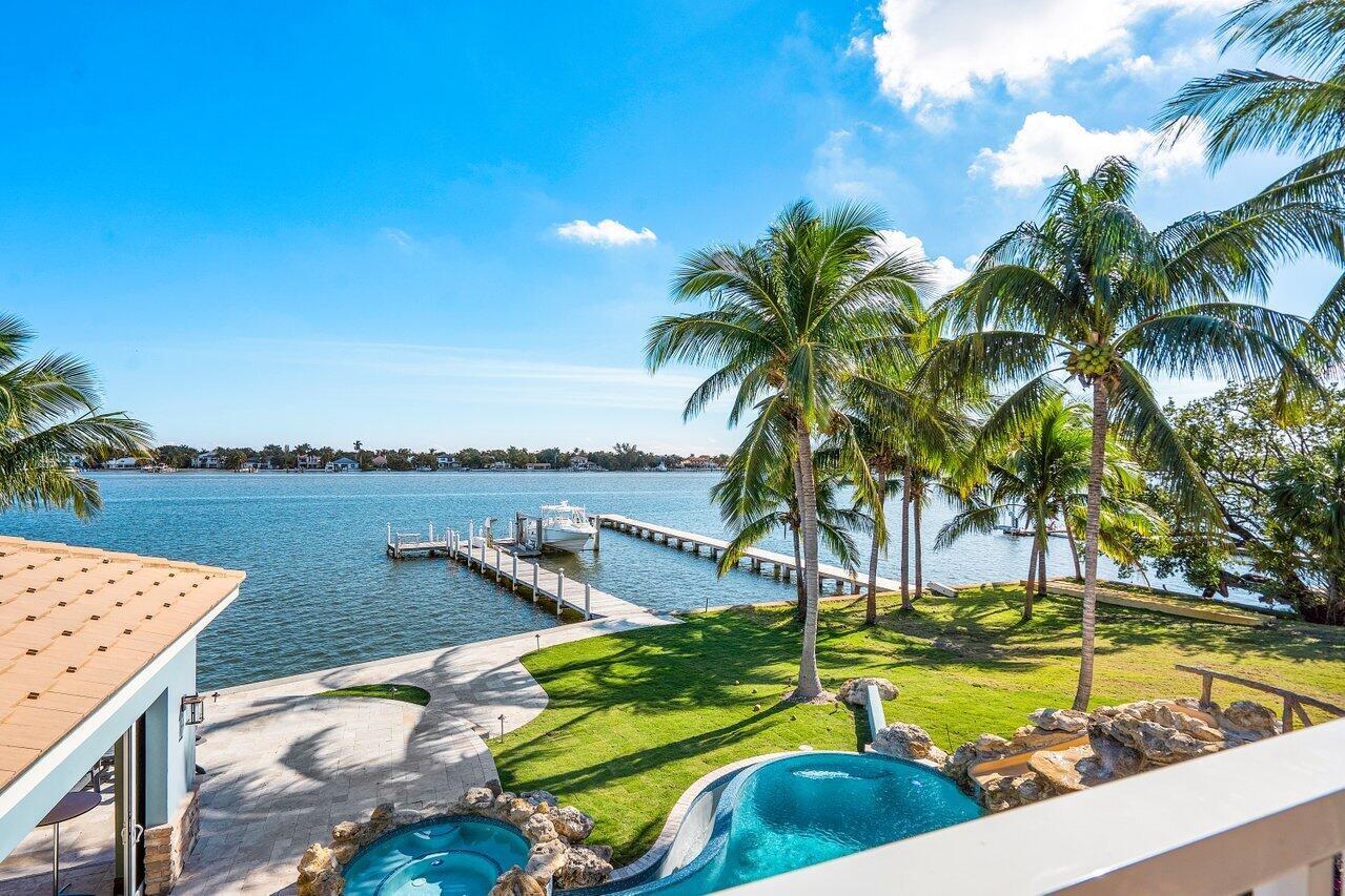 LAKESIDE POINT - Residential