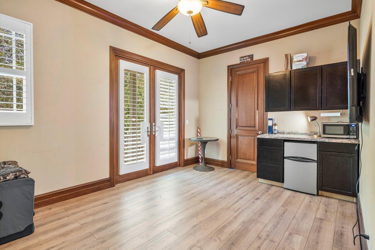 LAKESIDE POINT - Residential