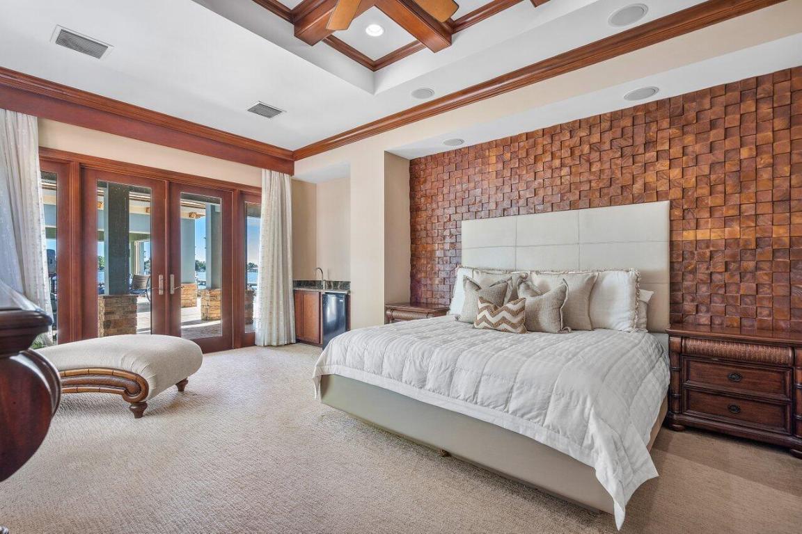 LAKESIDE POINT - Residential