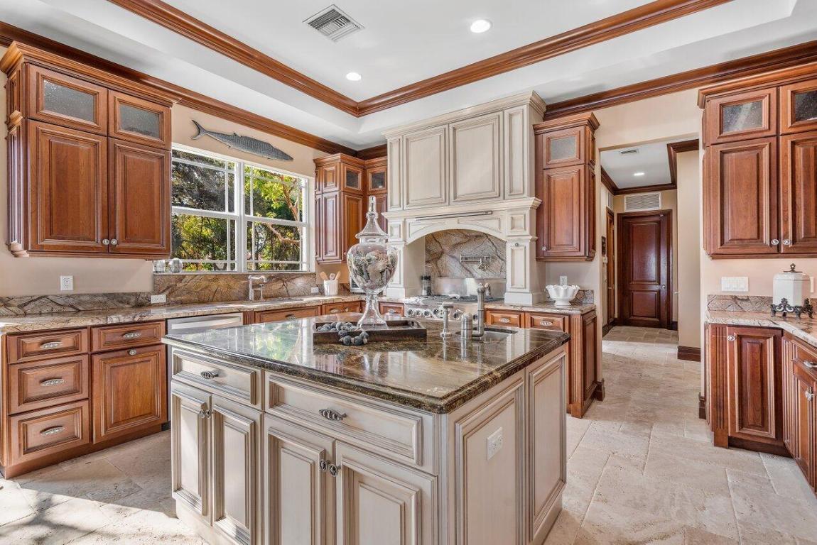 LAKESIDE POINT - Residential