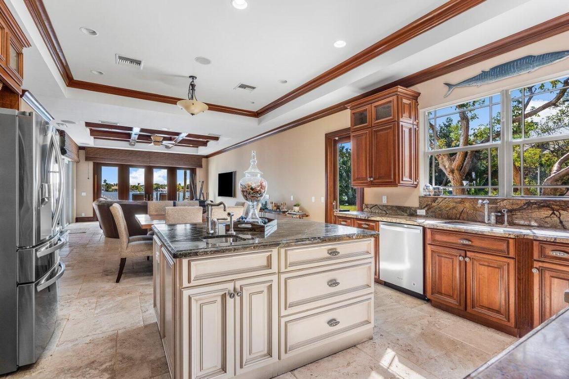 LAKESIDE POINT - Residential