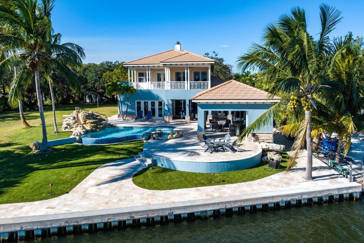 LAKESIDE POINT - Residential