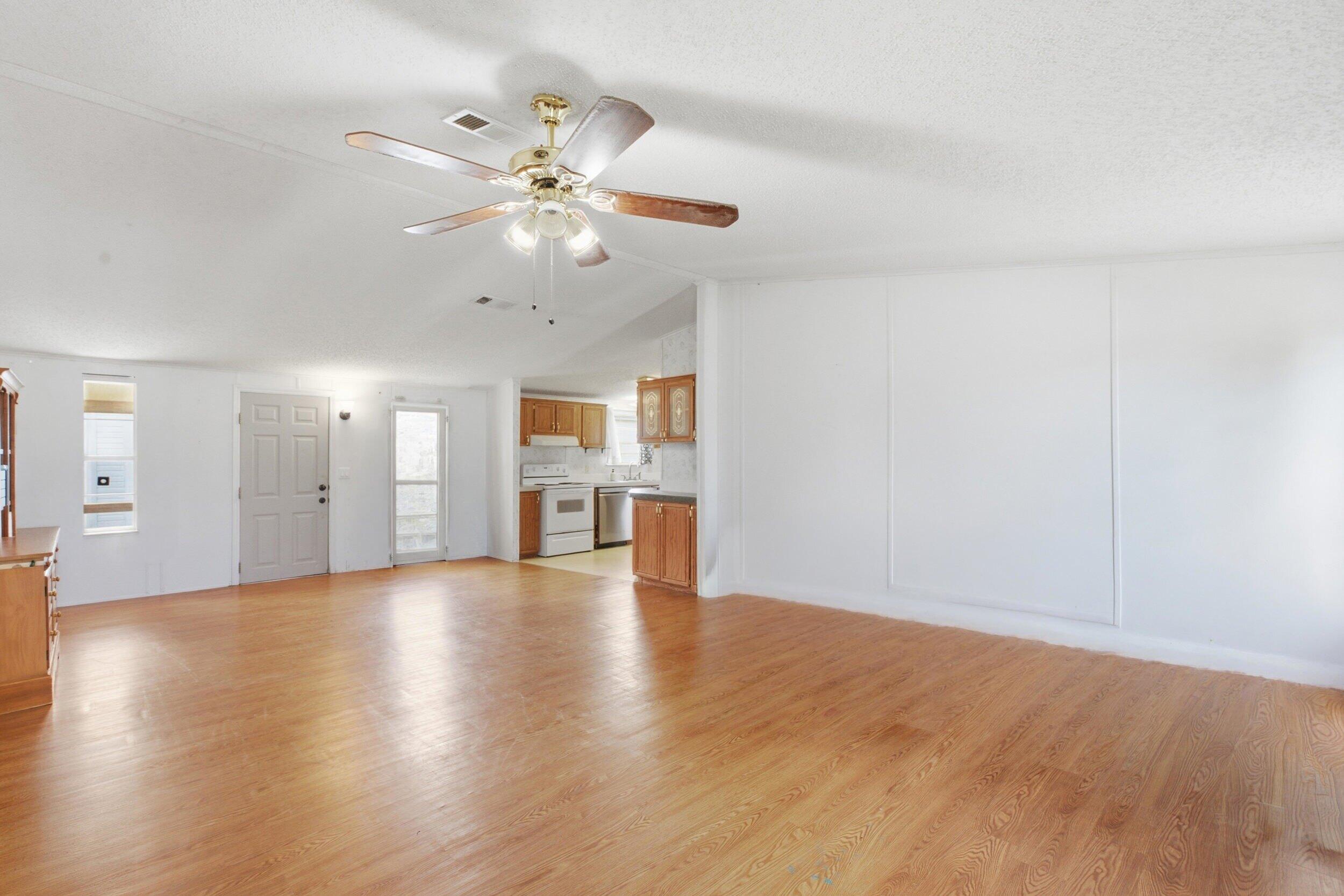 407 NE 9TH Avenue