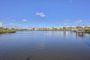 ADMIRALS COVE LOT 200 - Residential