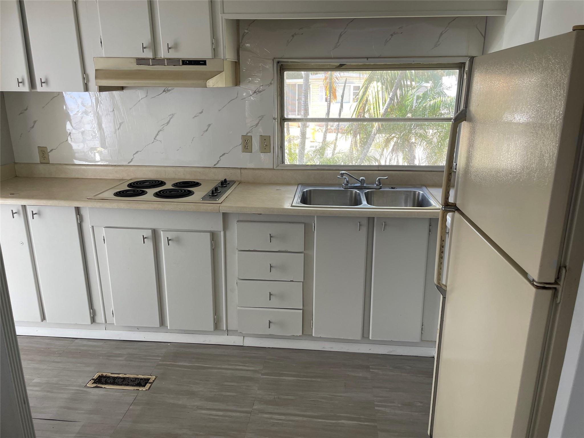 2875 SW 58th St, Fort Lauderdale, FL, 33312/$174,900 2 2875 SW 58th St