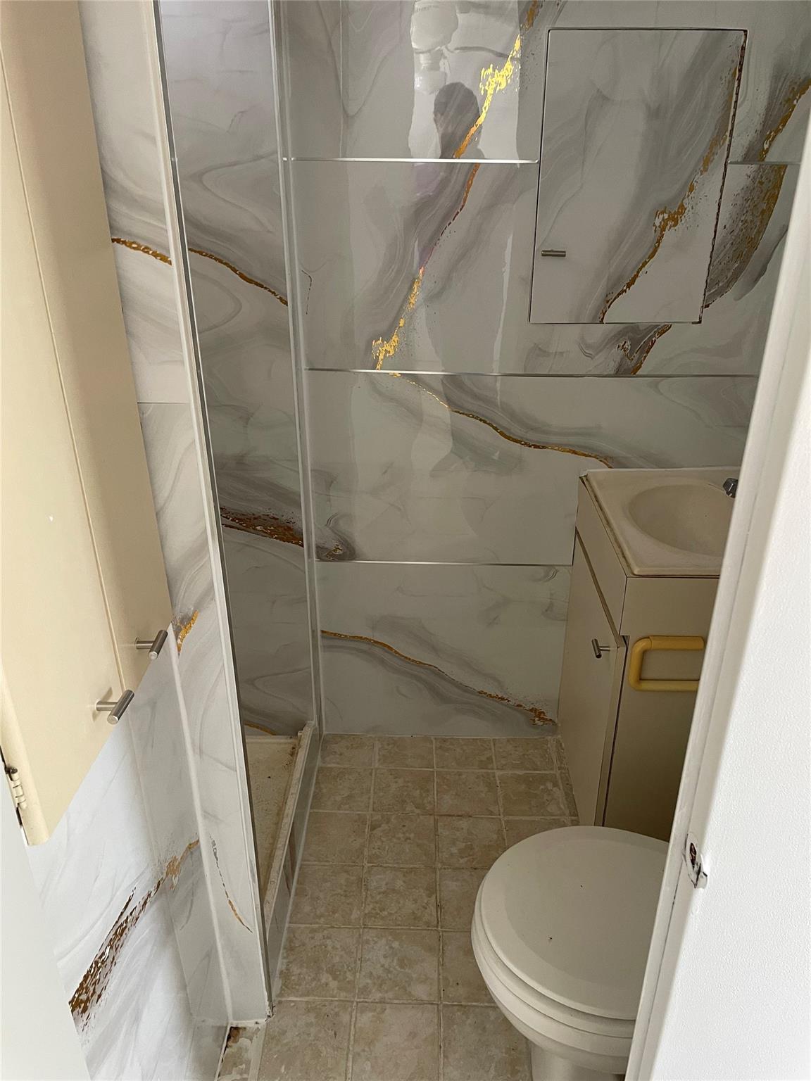 2875 SW 58th St, Fort Lauderdale, FL, 33312/$174,900 4 2875 SW 58th St