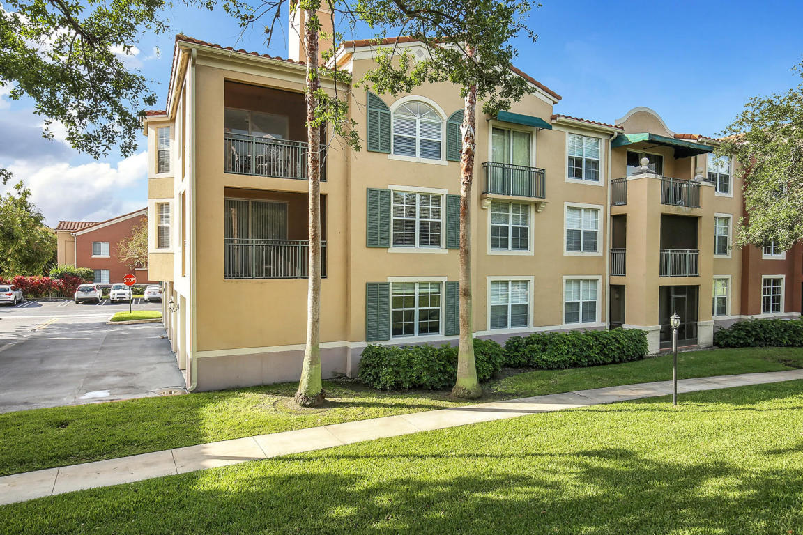 ST ANDREWS AT POLO CLUB CONDO - Residential Lease