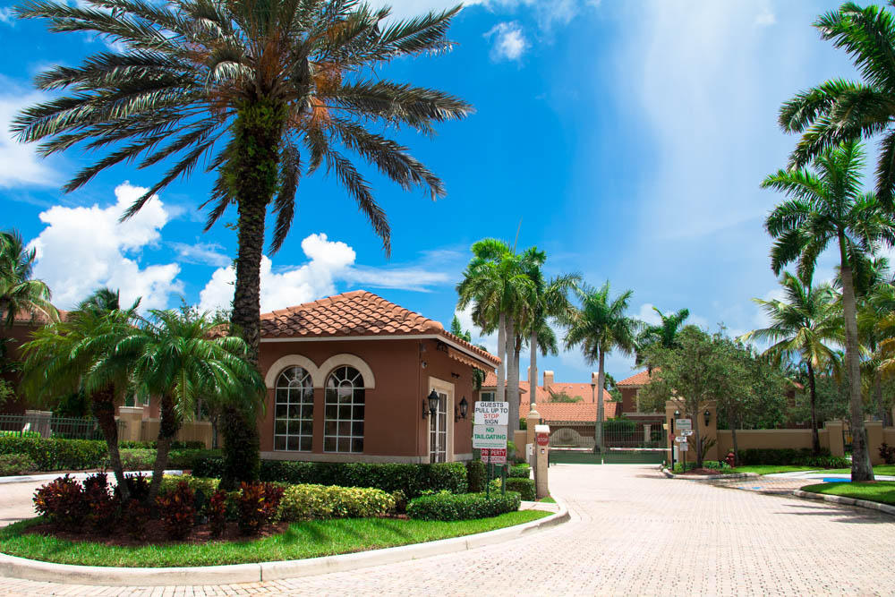 ST ANDREWS AT POLO CLUB CONDO - Residential Lease