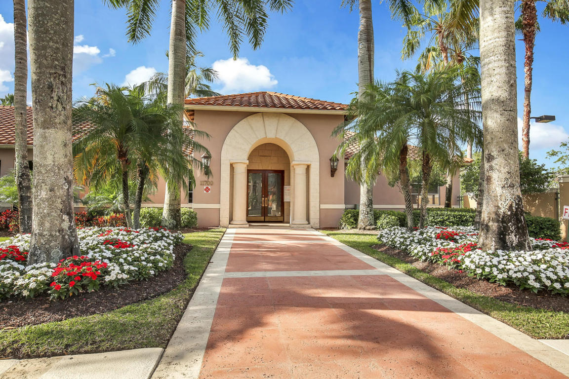 ST ANDREWS AT POLO CLUB CONDO - Residential Lease