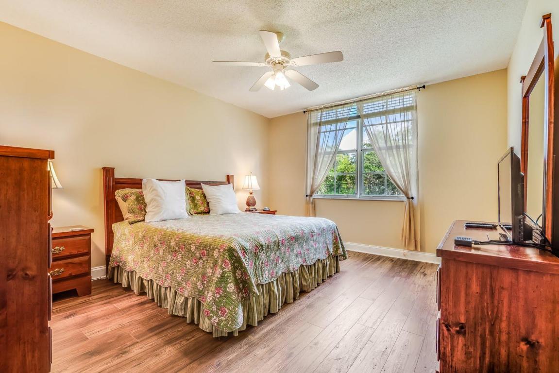 ST ANDREWS AT POLO CLUB CONDO - Residential Lease