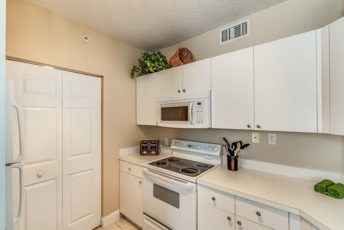 ST ANDREWS AT POLO CLUB CONDO - Residential Lease