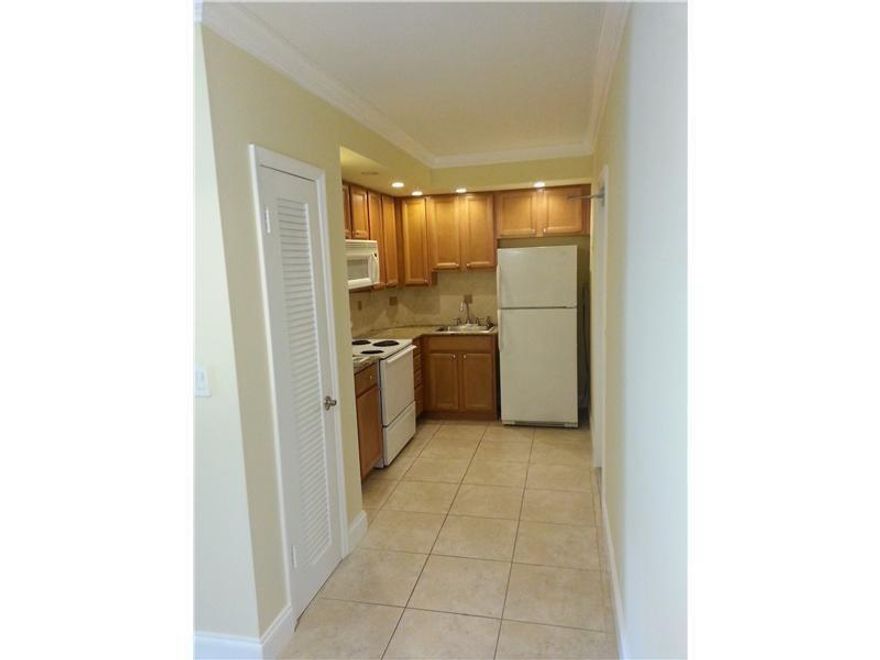 Nice one bedroom unit located on third floor of the building.  Great for investors as unit can be rented immediately.  Minutes to Ft. Lauderdale beach just off 17th Street Causeway.  Convenient to Las Olas, Port Everglades, Ft. Lauderdale Hollywood International AirPort, Restaurants and shopping.  The unit is currently leased for $1300 a month.  Lease expires 02/16/22.