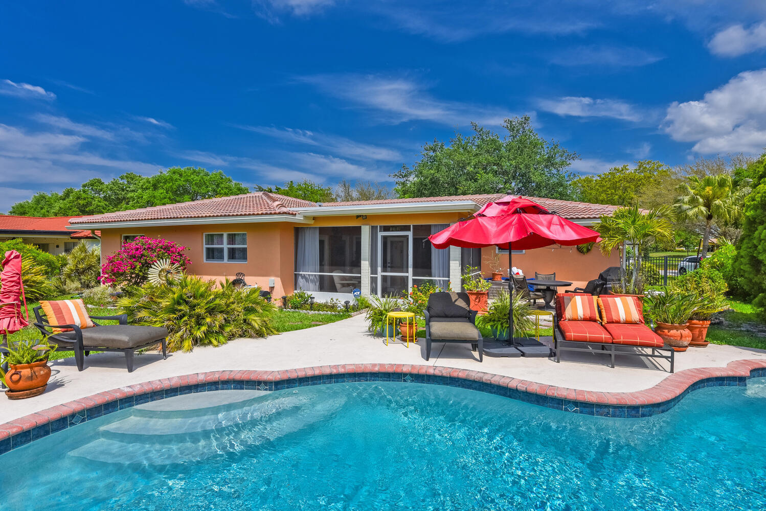 CORAL SPRINGS LAKES - Residential