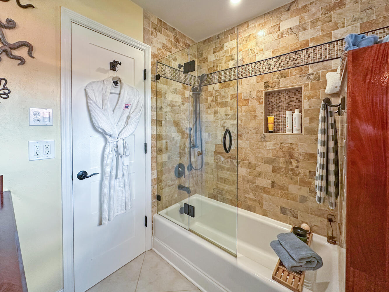 CORAL SPRINGS LAKES - Residential