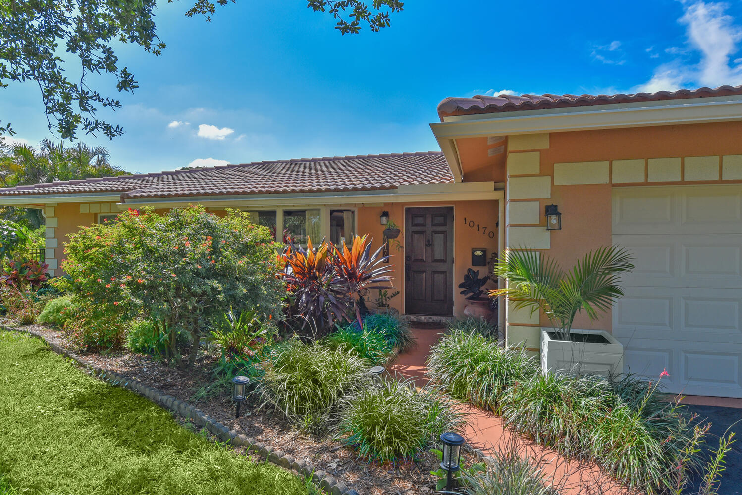 CORAL SPRINGS LAKES - Residential