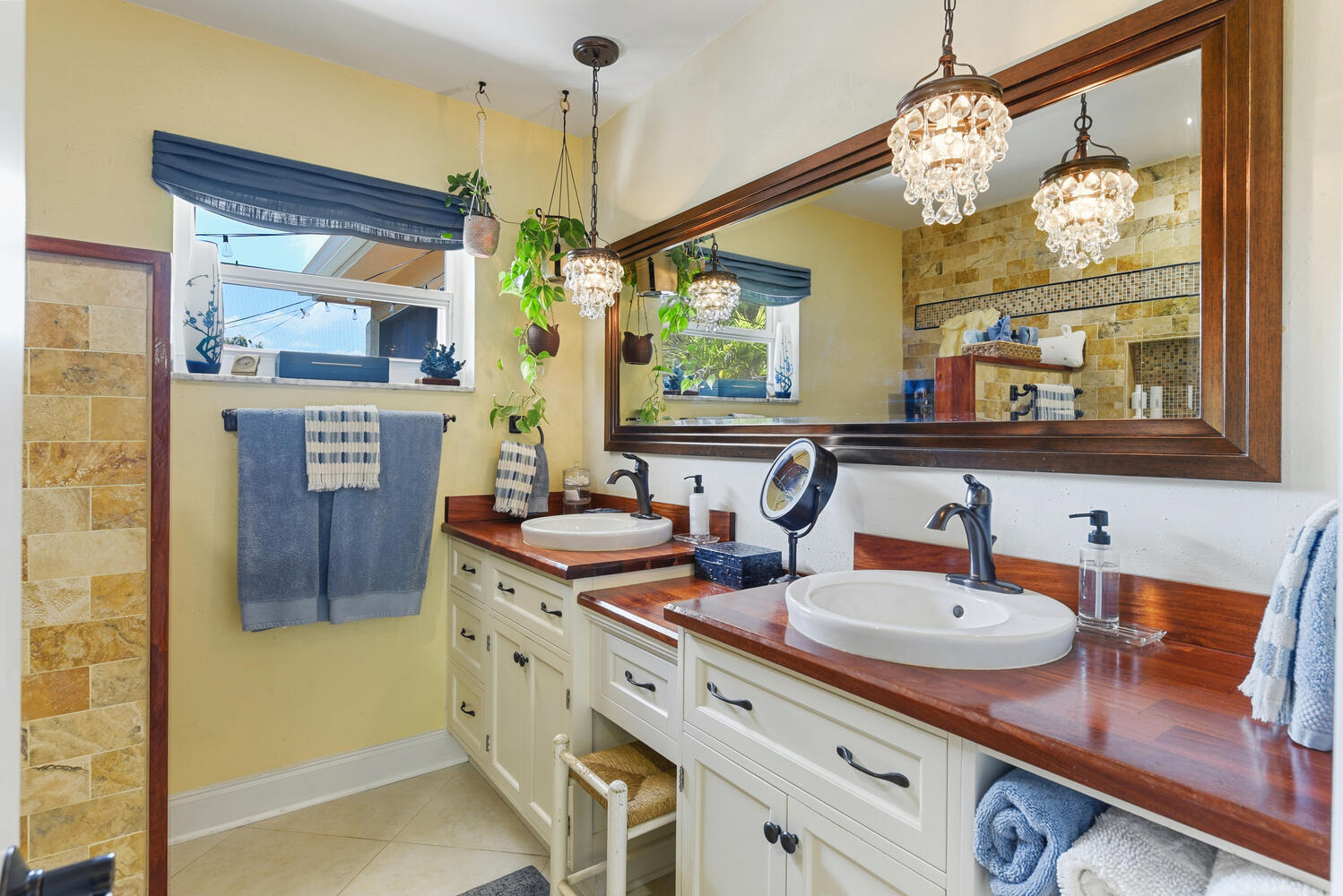 CORAL SPRINGS LAKES - Residential