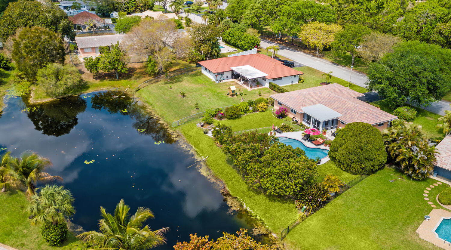 CORAL SPRINGS LAKES - Residential