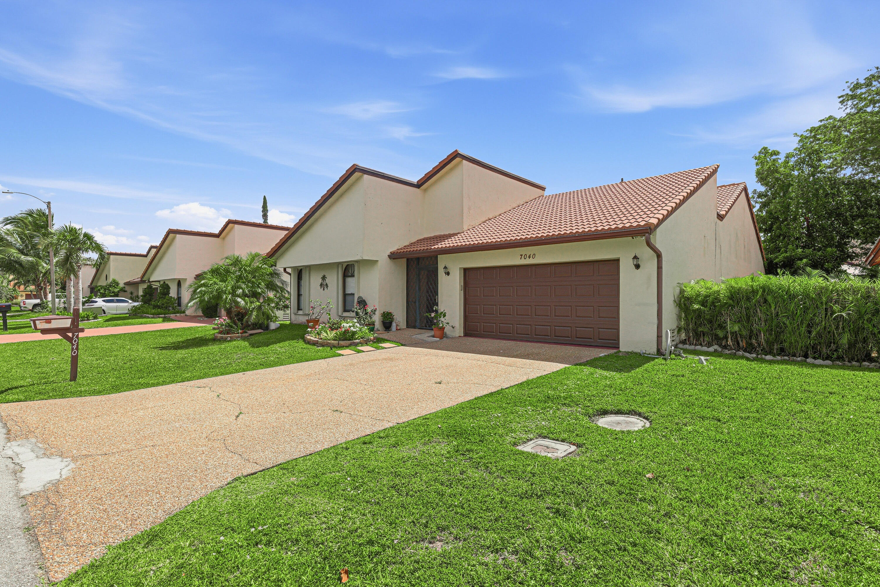 7040 Golf Pointe Circle